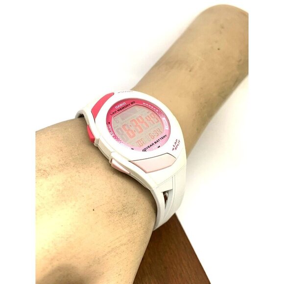 Casio Women's Watch STR300 Runner Lap Counter White Pink Resin Digital 2575 35mm - Picture 5 of 14